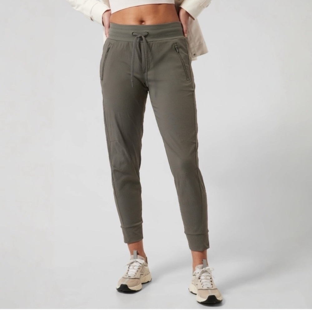 Athleta Trekkie jogger pant! EUC
